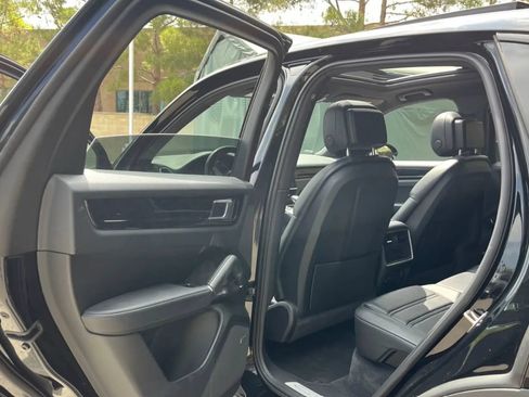 Used 2019 Porsche Cayenne AWD/4WD image 3