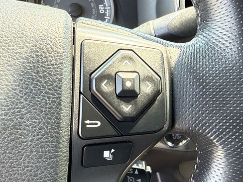 Used 2017 Toyota Tacoma TRD Sport w/ Tow Package (A/T) AWD/4WD image 13