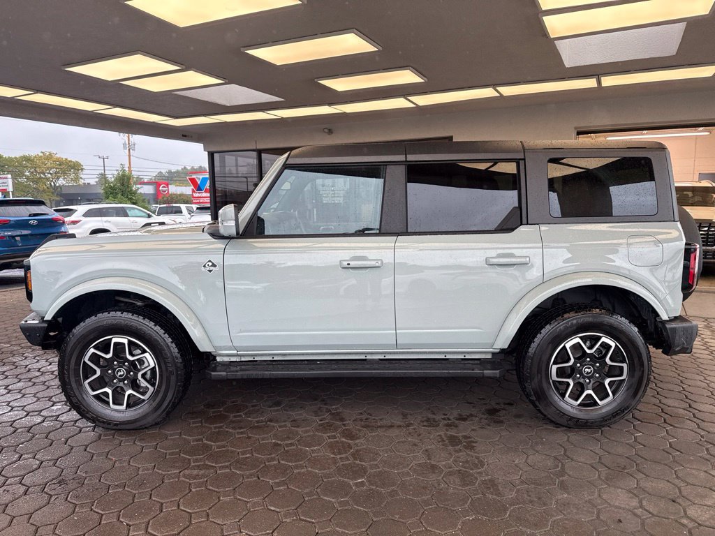 Used 2024 Ford Bronco Outer Banks AWD/4WD image 9