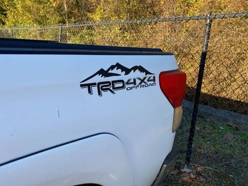 Used 2010 Toyota Tundra 4x4 CrewMax image 19