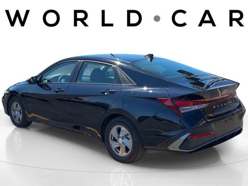 Certified 2025 Hyundai Elantra SE image 5