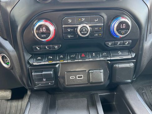 Used 2021 GMC Sierra 1500 AT4 w/ AT4 Premium Package AWD/4WD image 34