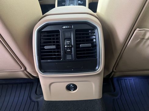 Certified 2025 Porsche Macan image 26