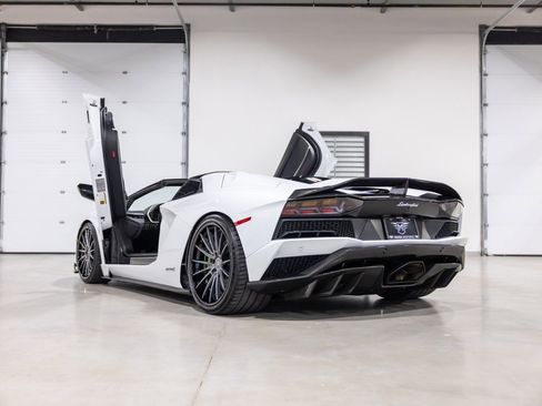 Used 2019 Lamborghini Aventador S image 6