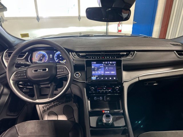 Used 2024 Jeep Grand Cherokee L Altitude AWD/4WD image 17