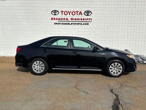 Used 2014 Toyota Camry LE image 1