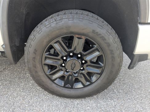 Used 2021 Chevrolet Silverado 2500 High Country w/ Z71 Off-Road Package image 11