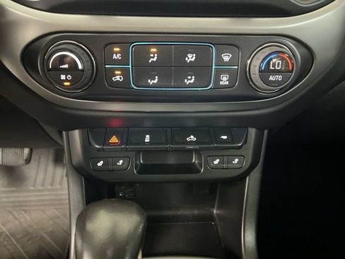 Certified 2022 Chevrolet Colorado LT w/ Luxury Package AWD/4WD image 18