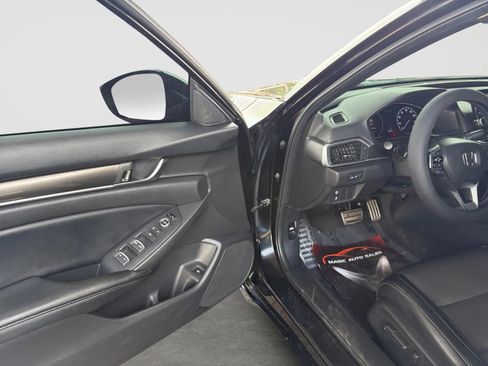 Used 2018 Honda Accord Sport image 11