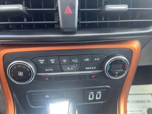 Used 2018 Ford EcoSport SES image 26