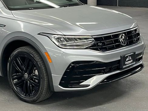 Certified 2022 Volkswagen Tiguan SE R-Line image 41