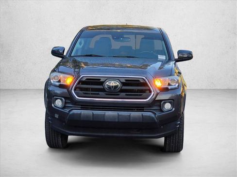 Used 2018 Toyota Tacoma SR5 RWD image 2