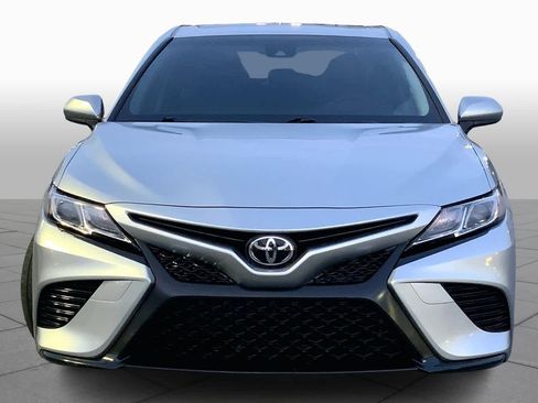 Used 2018 Toyota Camry SE image 4