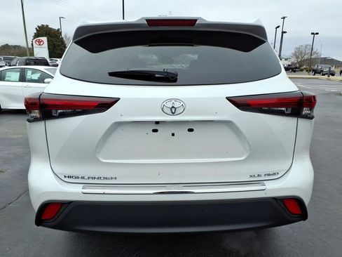 New 2026 Toyota Highlander XLE image 4