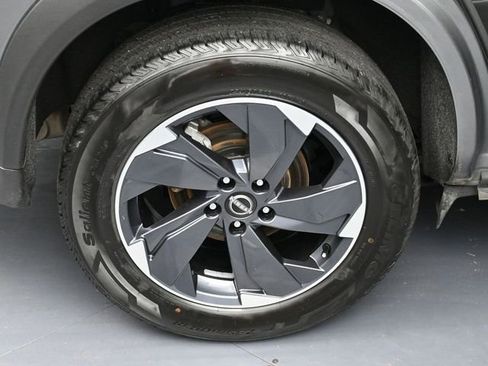 Used 2024 Nissan Rogue SV image 5