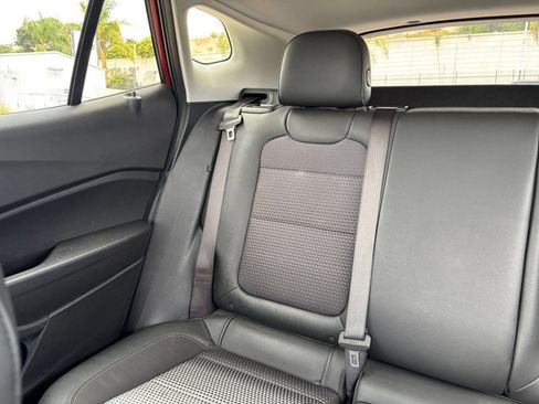 Used 2025 Chevrolet Trax LT w/ LT Convenience Package FWD image 38