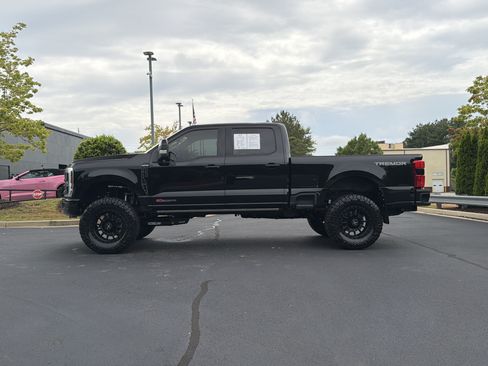 Used 2026 Ford F250 Platinum w/ Tremor Off-Road Package AWD/4WD image 14