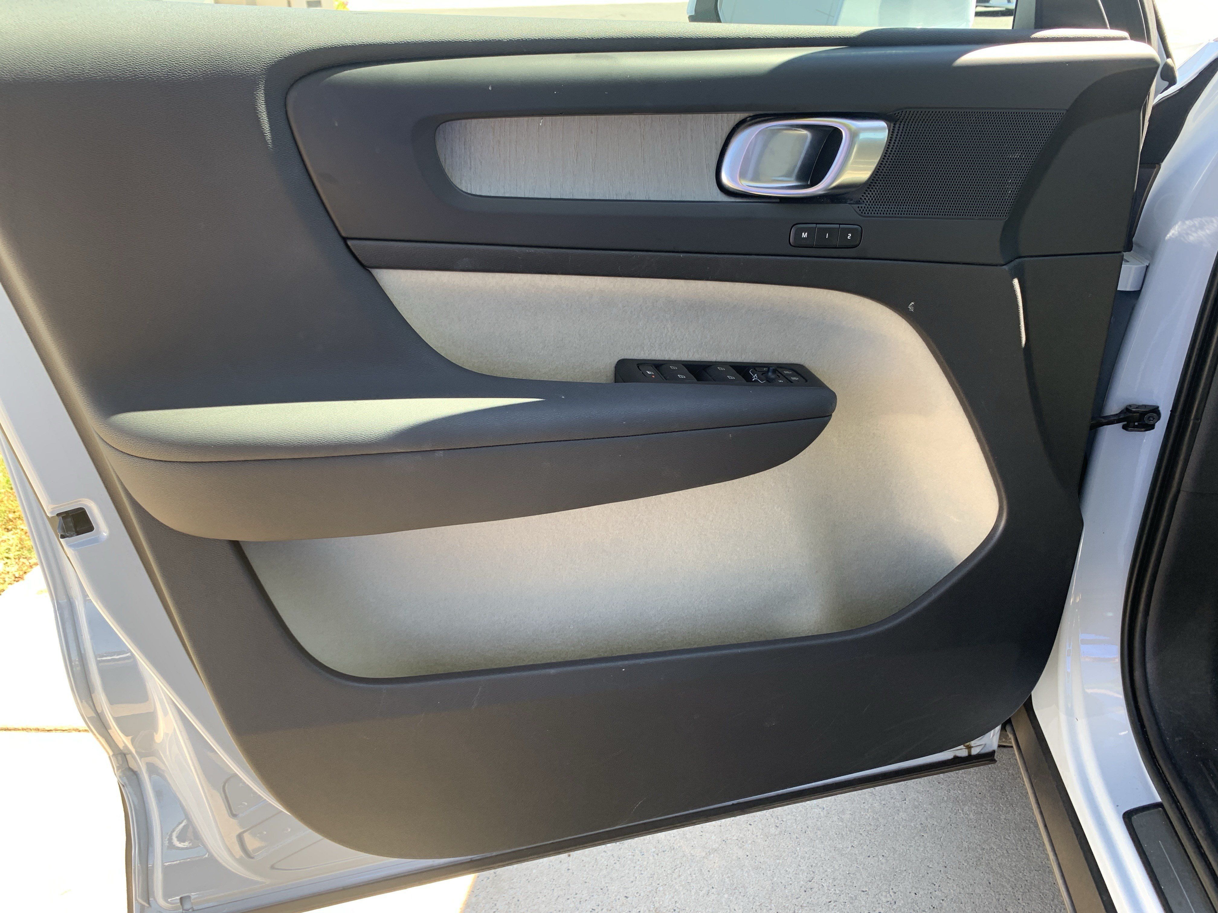 Used 2024 Volvo XC40 B5 Plus w/ Protection Package Premier AWD/4WD image 14