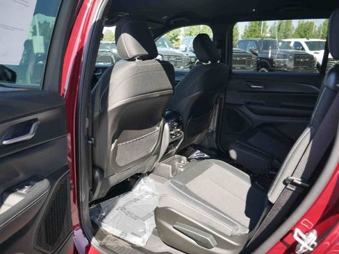 New 2025 Jeep Grand Cherokee L Laredo image 11