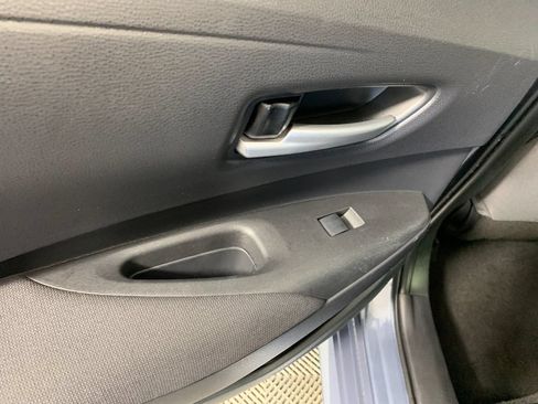 Used 2021 Toyota Corolla LE FWD image 30