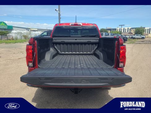 Used 2026 Chevrolet Colorado W/T w/ Advanced Trailering Package AWD/4WD image 32