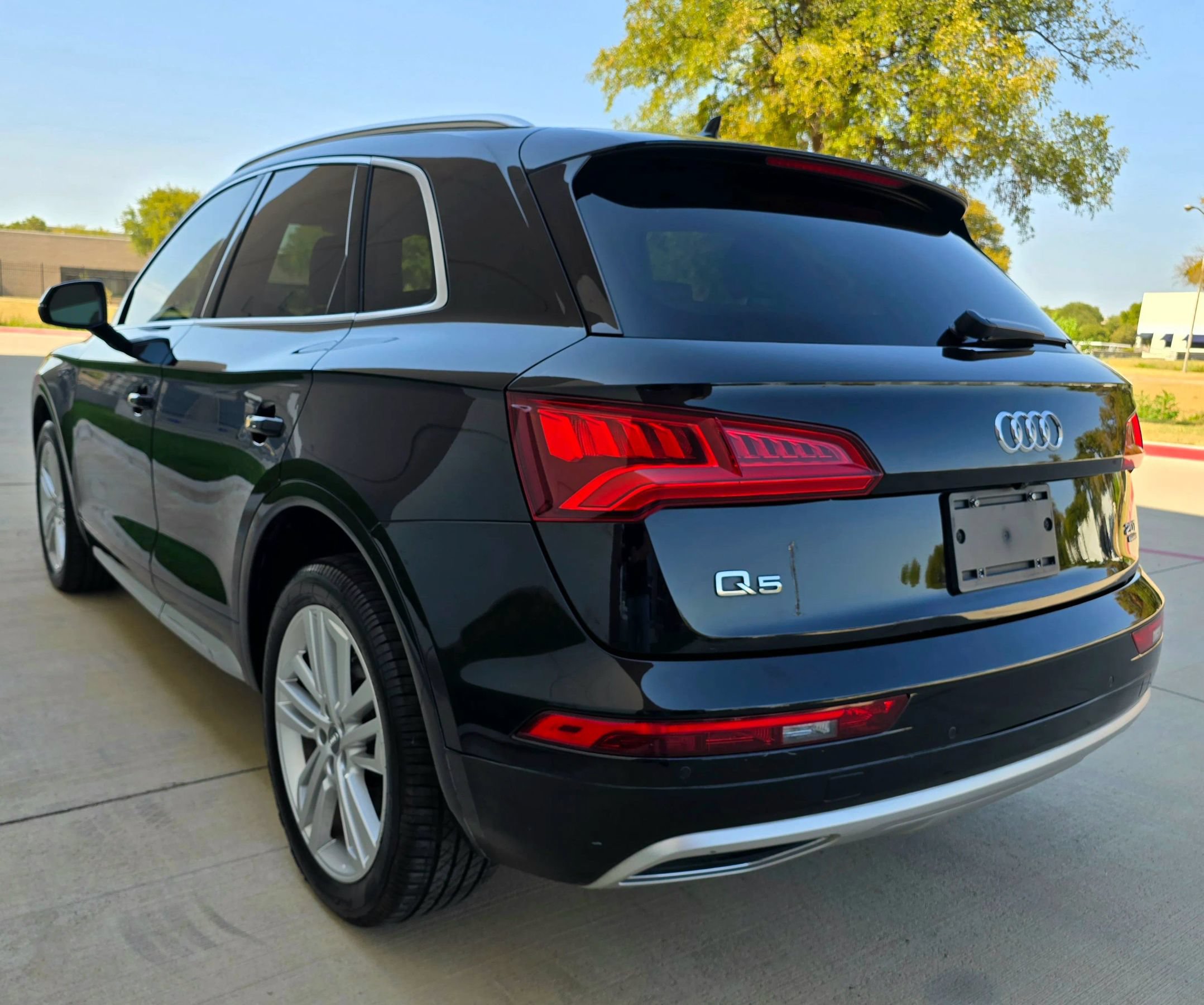 Used 2018 Audi Q5 2.0T Premium Plus w/ Premium Plus Package AWD/4WD image 6