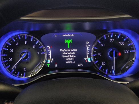 Used 2017 Chrysler Pacifica Touring-L Plus FWD image 23