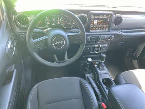 Used 2023 Jeep Gladiator Overland AWD/4WD image 19