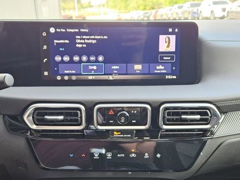 New 2026 Nissan Sentra SV w/ Floor Mat Package FWD image 20