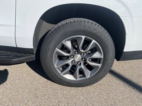 Used 2022 Chevrolet Suburban LT image 5