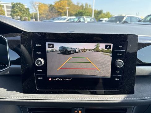 New 2025 Volkswagen Taos SE image 17