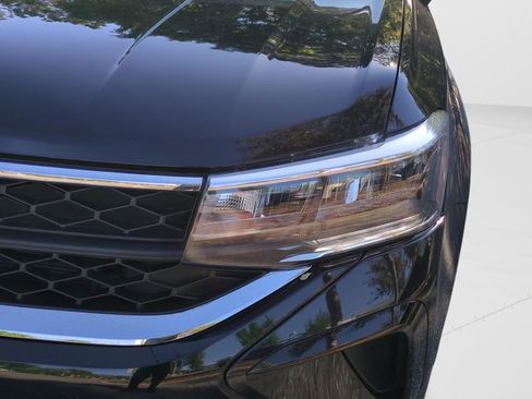 Used 2024 Volkswagen Taos S image 9