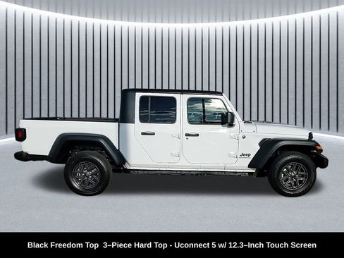 Used 2025 Jeep Gladiator Sport image 4