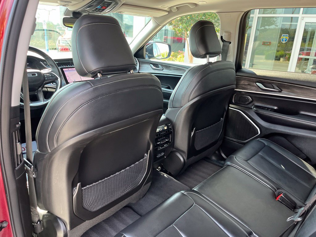 Used 2022 Jeep Grand Cherokee L Limited AWD/4WD image 16