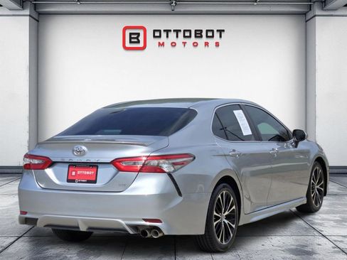 Used 2018 Toyota Camry SE image 4