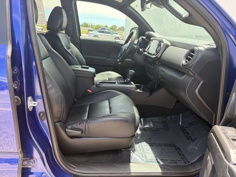 Used 2023 Toyota Tacoma TRD Off-Road w/ TRD Premium Off Road Package AWD/4WD image 23