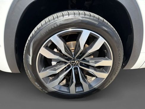 Used 2023 Volkswagen Atlas SEL Premium AWD/4WD image 8