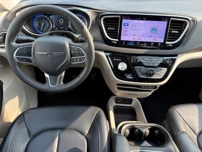Used 2024 Chrysler Pacifica Touring-L
