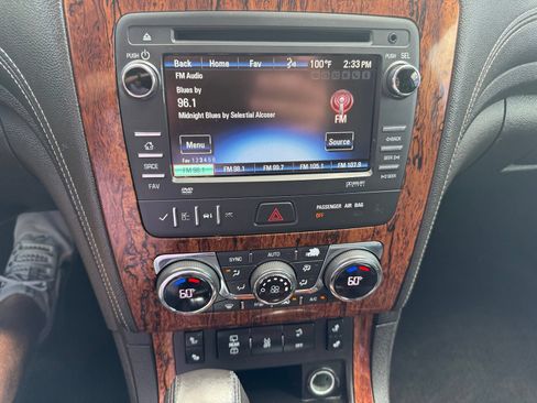 Used 2014 Chevrolet Traverse LT FWD image 17