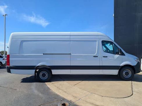 Used 2026 Mercedes-Benz Sprinter 2500 image 9