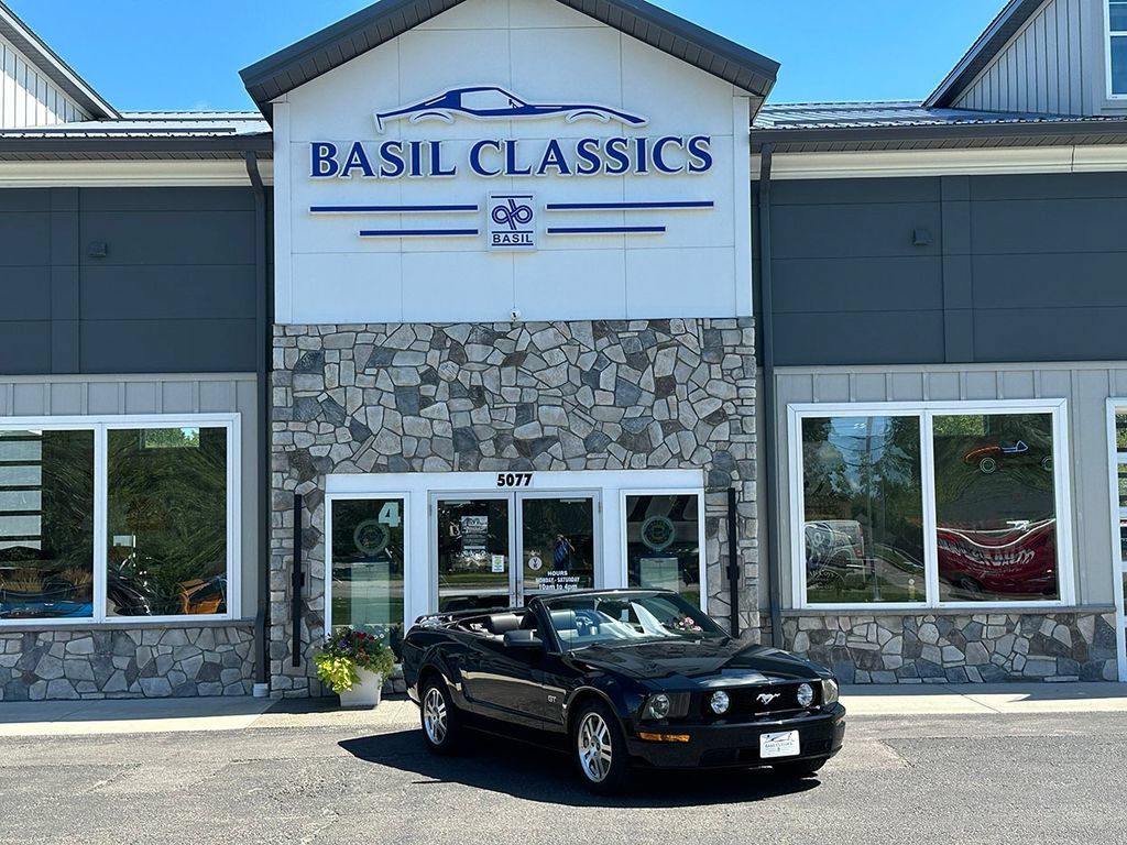 Used 2005 Ford Mustang GT RWD image 2