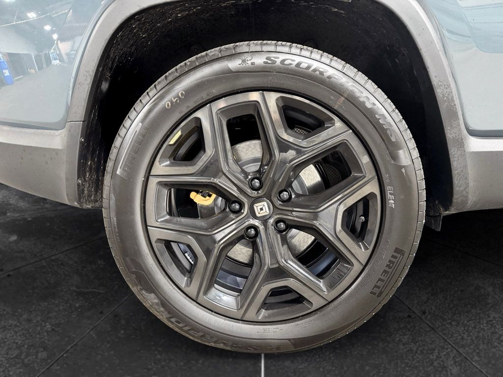 Used 2026 Rivian R1S Premium Tri AWD/4WD image 36