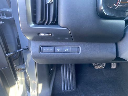 Used 2022 Nissan Pathfinder SL image 15