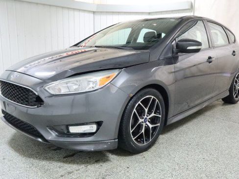 Used 2015 Ford Focus SE w/ SE Sport Package FWD image 2