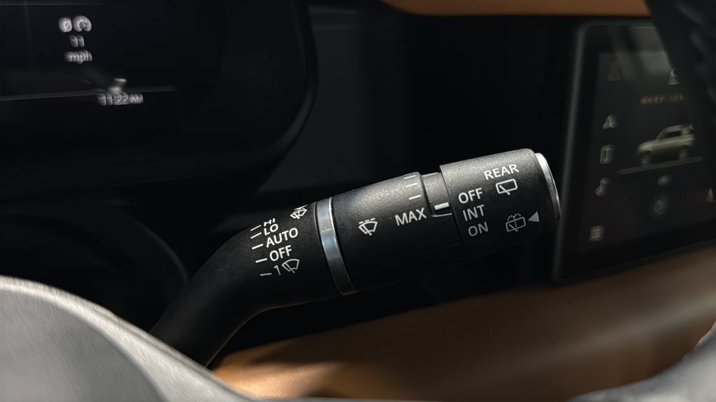 Used 2024 Land Rover Defender 110 X-Dynamic SE AWD/4WD image 41