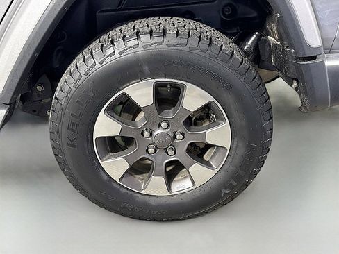 Used 2018 Jeep Wrangler Unlimited Sahara w/ Cold Weather Group image 29