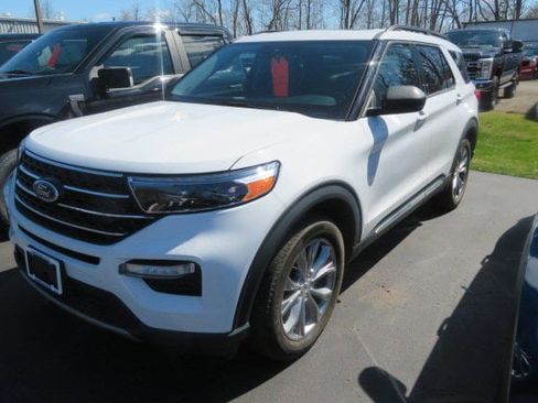 Used 2021 Ford Explorer XLT w/ Equipment Group 202A image 2