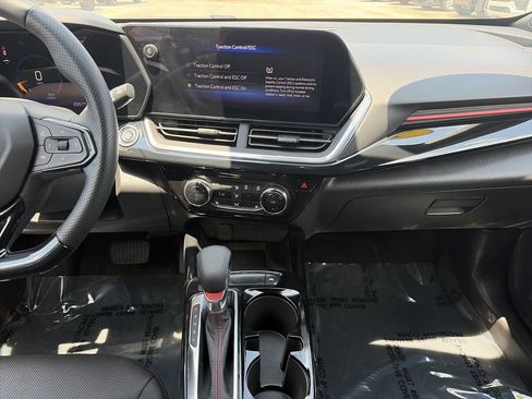 Used 2024 Chevrolet Trax RS w/ Sunroof Package FWD image 15
