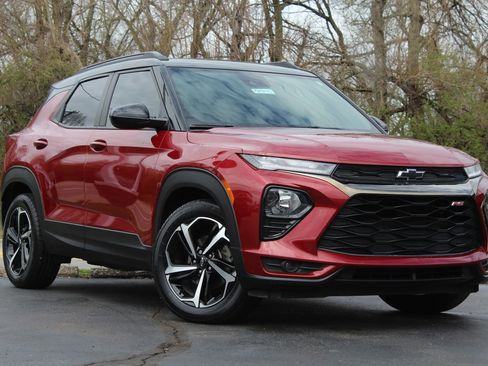 Used 2021 Chevrolet TrailBlazer RS w/ Sun and Liftgate Package image 1