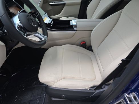 Used 2025 Mercedes-Benz GLC 300 4MATIC image 26